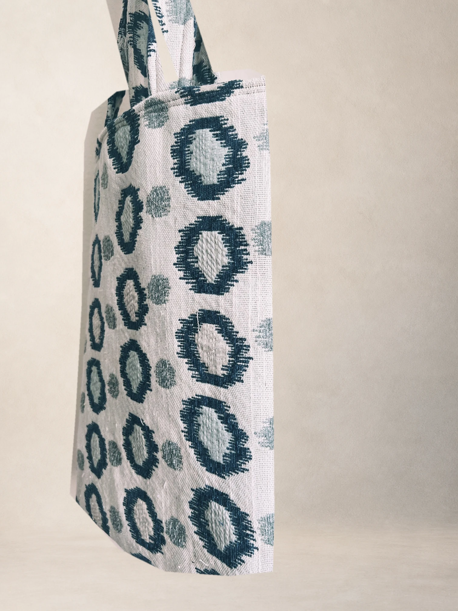 Ditto River Regal Tote, side seam view.